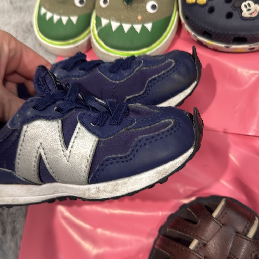 Lot of 6 pairs of toddler boy size 6 shoes - Picture 9 of 9